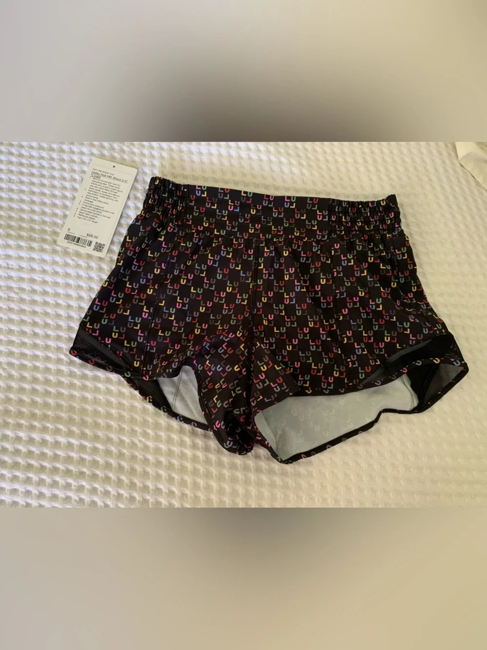 NWOT Lululemon Hottie Hots 2.5” High Rise Size 6